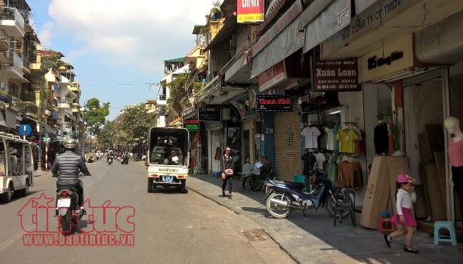Quận Hoàn Kiếm (Hà Nội) mạnh tay với vi phạm lấn chiếm vỉa hè ảnh 1